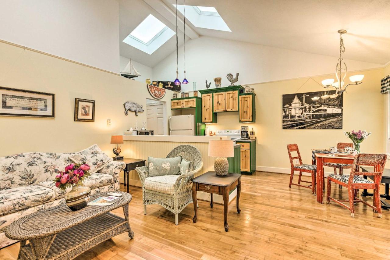 Couples Haven In Frankfort By Lake, Trails And Dtwn Exterior photo
