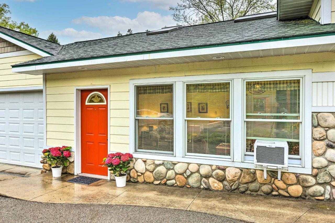 Couples Haven In Frankfort By Lake, Trails And Dtwn Exterior photo
