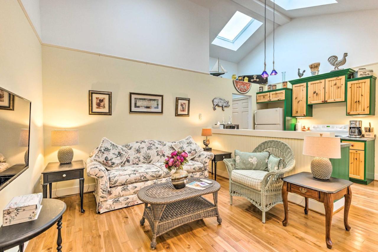 Couples Haven In Frankfort By Lake, Trails And Dtwn Exterior photo