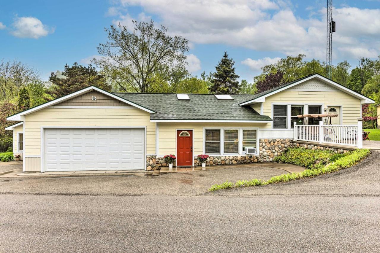 Couples Haven In Frankfort By Lake, Trails And Dtwn Exterior photo
